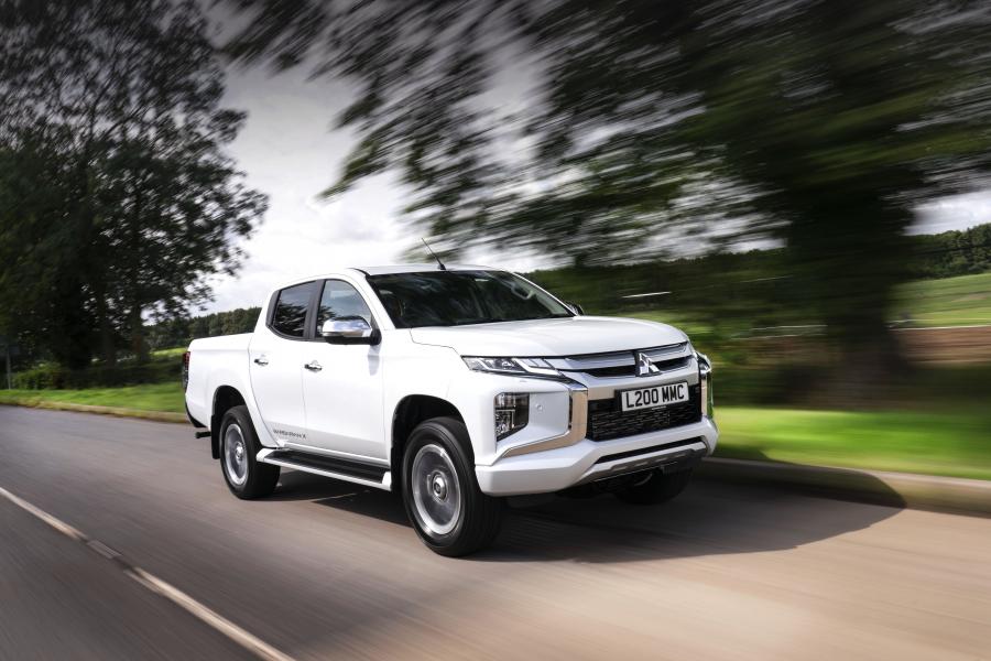  Mitsubishi L200 Barbarian X Double Cab 2019 года  (UK) (фото 7 из 40)